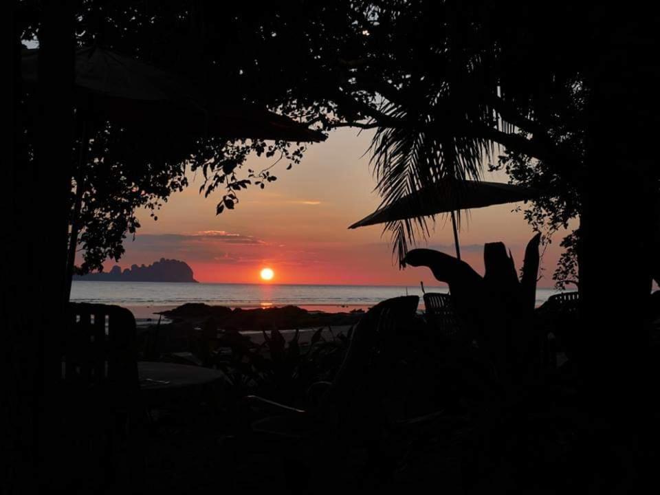 Hotel Dugong Koh Sukorn Ko Sukon Exterior foto